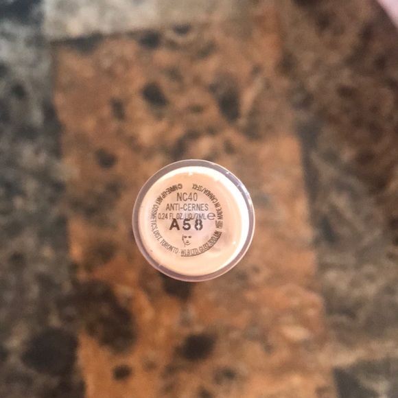 Mac 24-Hour Studio Fix Smooth Wear Concealer NC40 - Picture 4 of 5